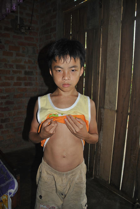 Đánh hai em bé bất tỉnh, chủ quán game chỉ bị phạt tiền?